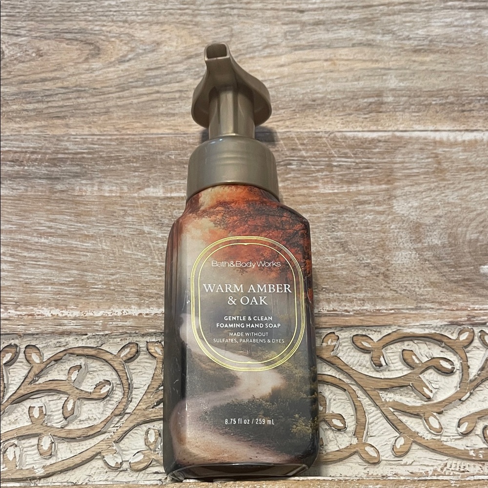 Bath & Body Works Warm Amber & Oak Foaming Hand Soap - Brown and Gold